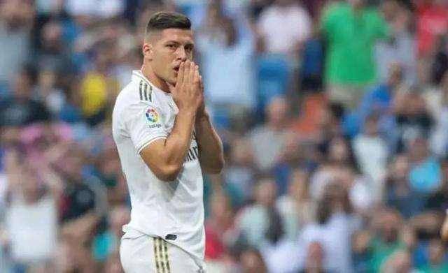  里昂租赁年轻前锋，增强锋线冲击欧战席位  