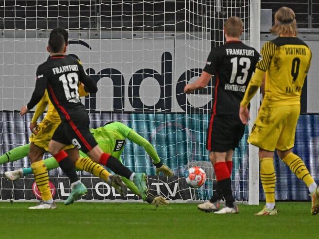  拜仁慕尼黑客场逆转击败多特蒙德  