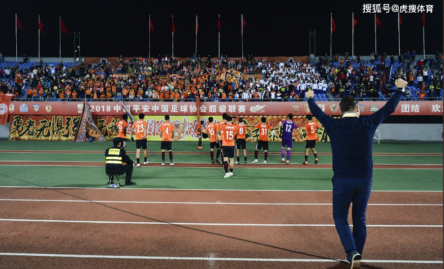  阿森纳青年军发威，主场击退传统豪门