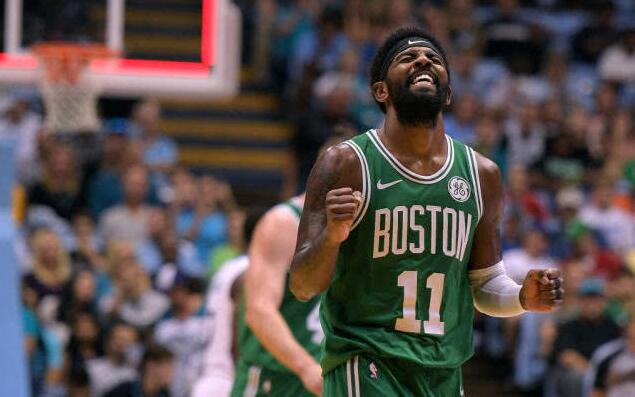  杰伦布朗末节发威，凯尔特人逆转战胜雄鹿